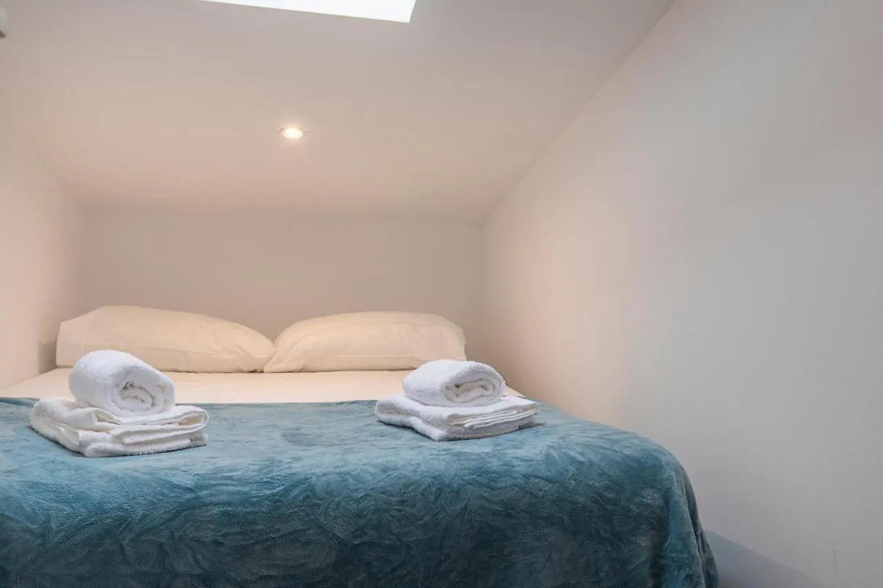 Condessa 2Bdr Duplex By Lovelystay Lisbon